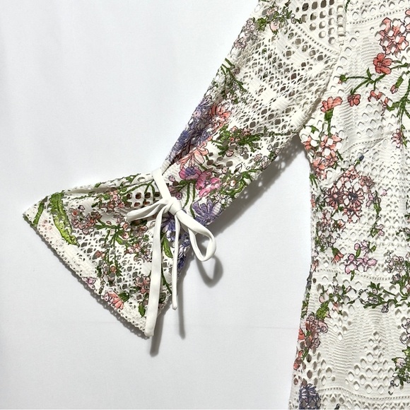 R & K Floral Bell Tie Sleeve Shift Lace Dress Size 8 ~ Perfect Never Worn - Picture 2 of 15